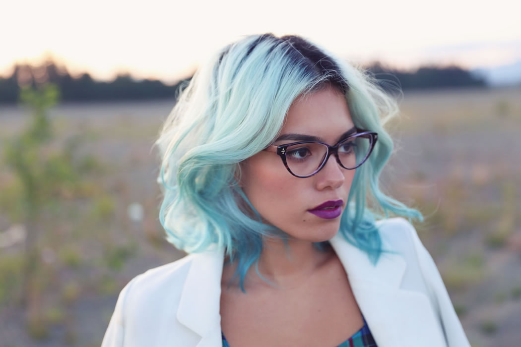 На этот раз блогер из Канады Ксандер попробовала на своих волосах нежно голубой цвет.